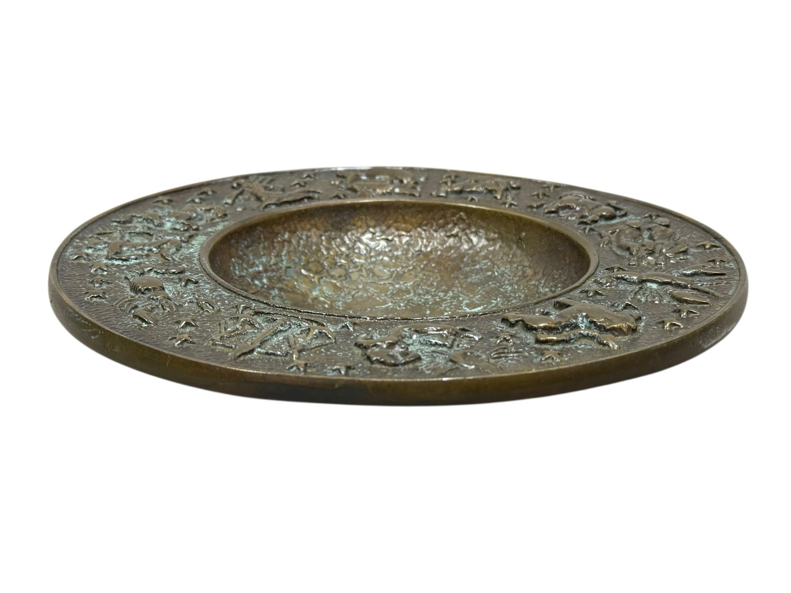 signed Bronze Tiffany Studios Zodiac Bowl: signed Bronze Tiffany Studios Zodiac Bowl. Signed Tiffany Studios New York 1734 on the outside edge. Has all zodiac signs around topside of bowl. Measures 8.75" Diameter.