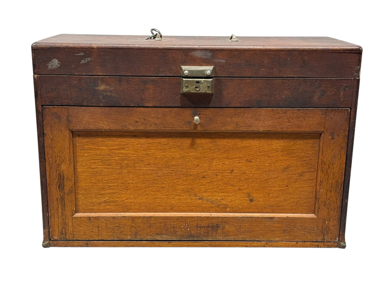 Antique Oak Wood Machinist Tool Chest: Antique Oak Wood Machinist Tool Chest. Measures 16" H x 24.25" W x 9.5" D.