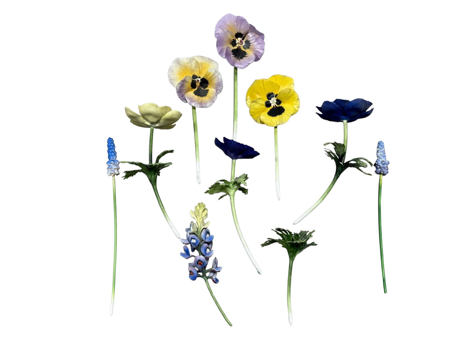 Group of 10 Boehm Porcelain Flowers: Group of 10 Boehm Porcelain Flowers. 3 flowers have a break (see photos).