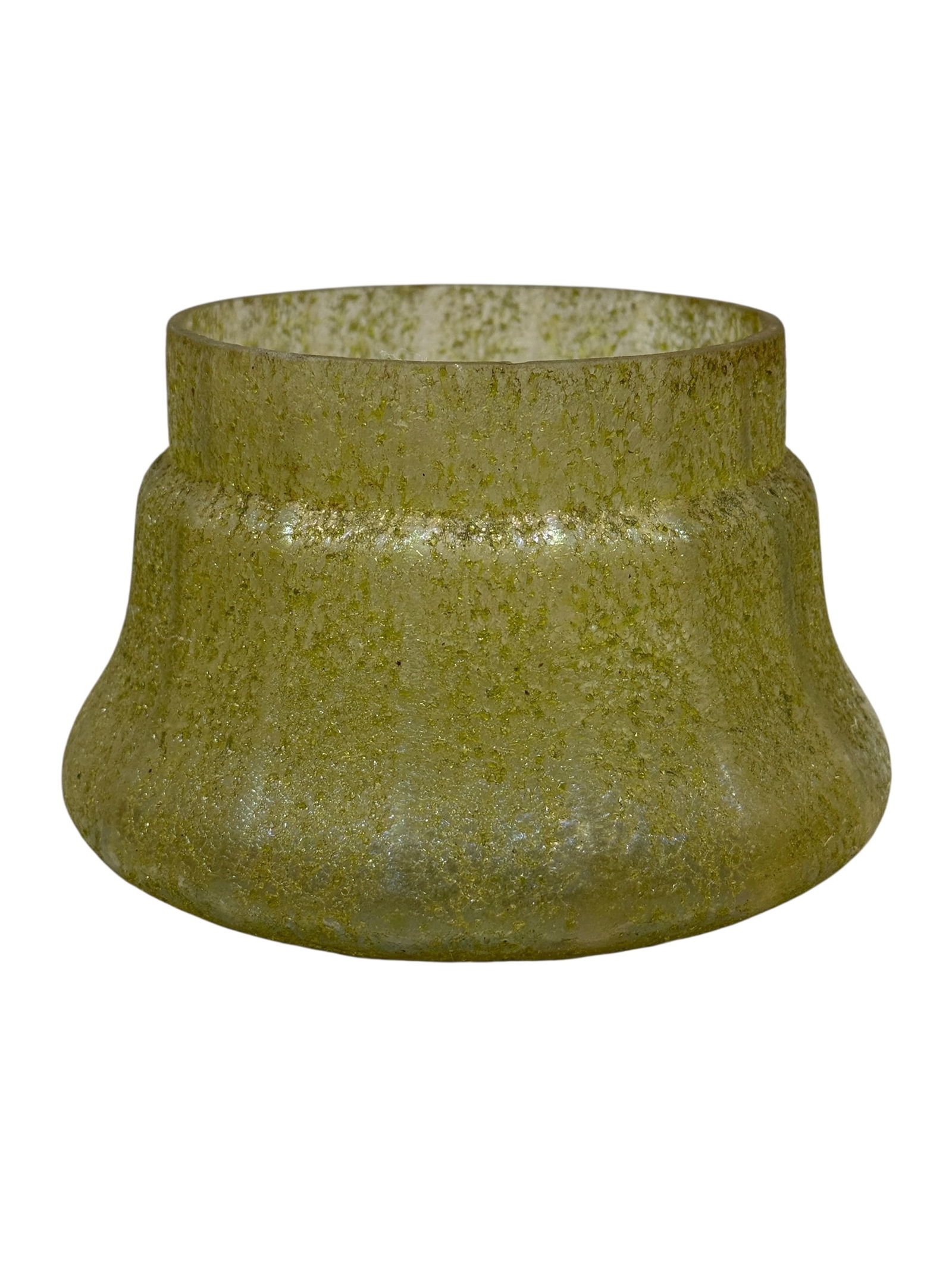 Green Loetz Bowl: Green Loetz Bowl. Measures 3.75" H x 6.25" W x 6.25" D. In good condition.