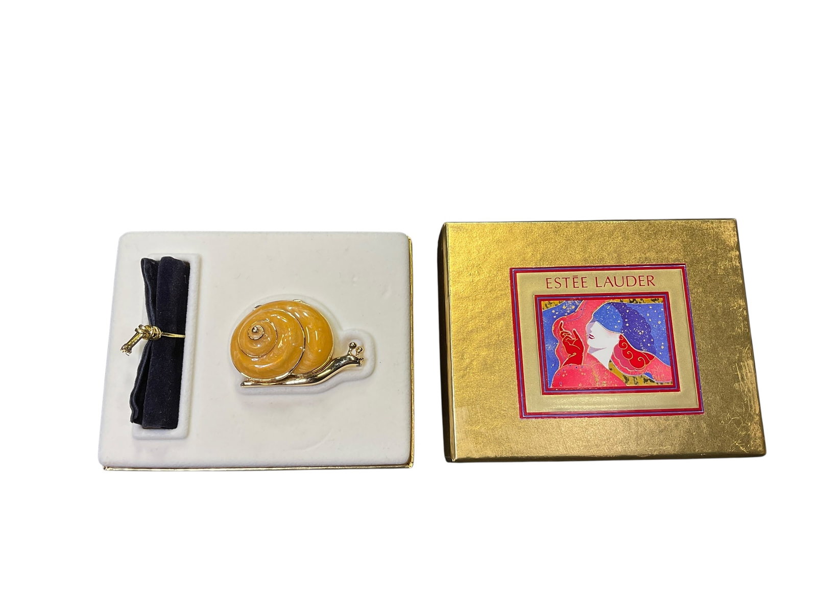 Estee Lauder "Snail" Solid "White Linen" Perfume Compact (1 of 6)