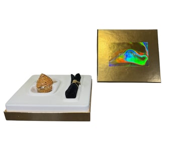 Estee Lauder "A Drop of intuition" Solid "Intuition" Perfume Compact