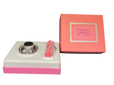 Estee Lauder "Ladies Hat" Solid "Pleasures" Perfume Compact