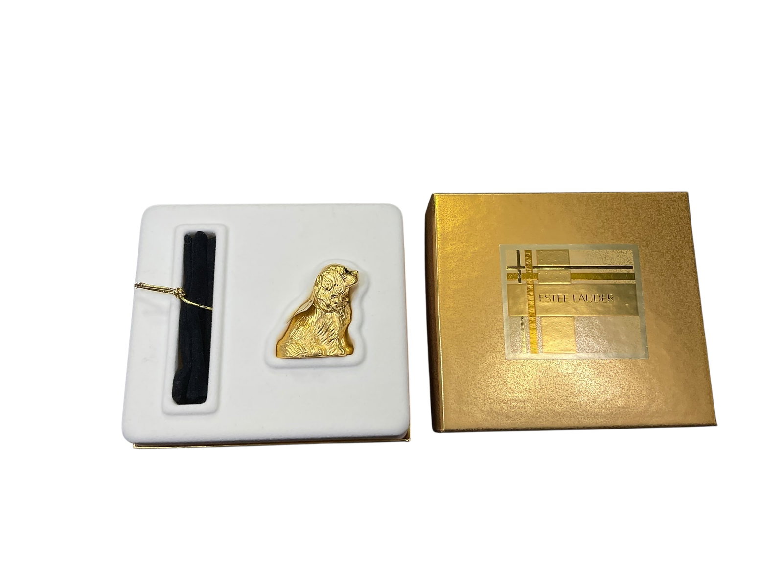 Estee Lauder "King Charles Spaniel" Solid White Linen" Perfume Compact (1 of 6)