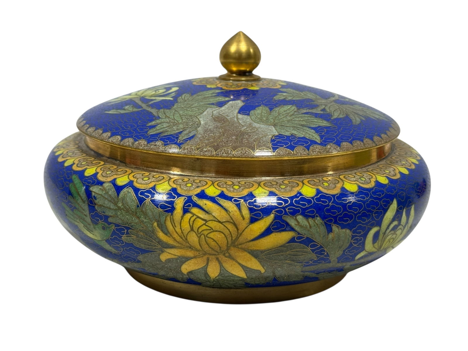 Vintage Chinese Cloisonne Lidded Bowl: Vintage Chinese Cloisonne Lidded Bowl. Measures 3.75" H x 6" W x 6" D. In good condition.