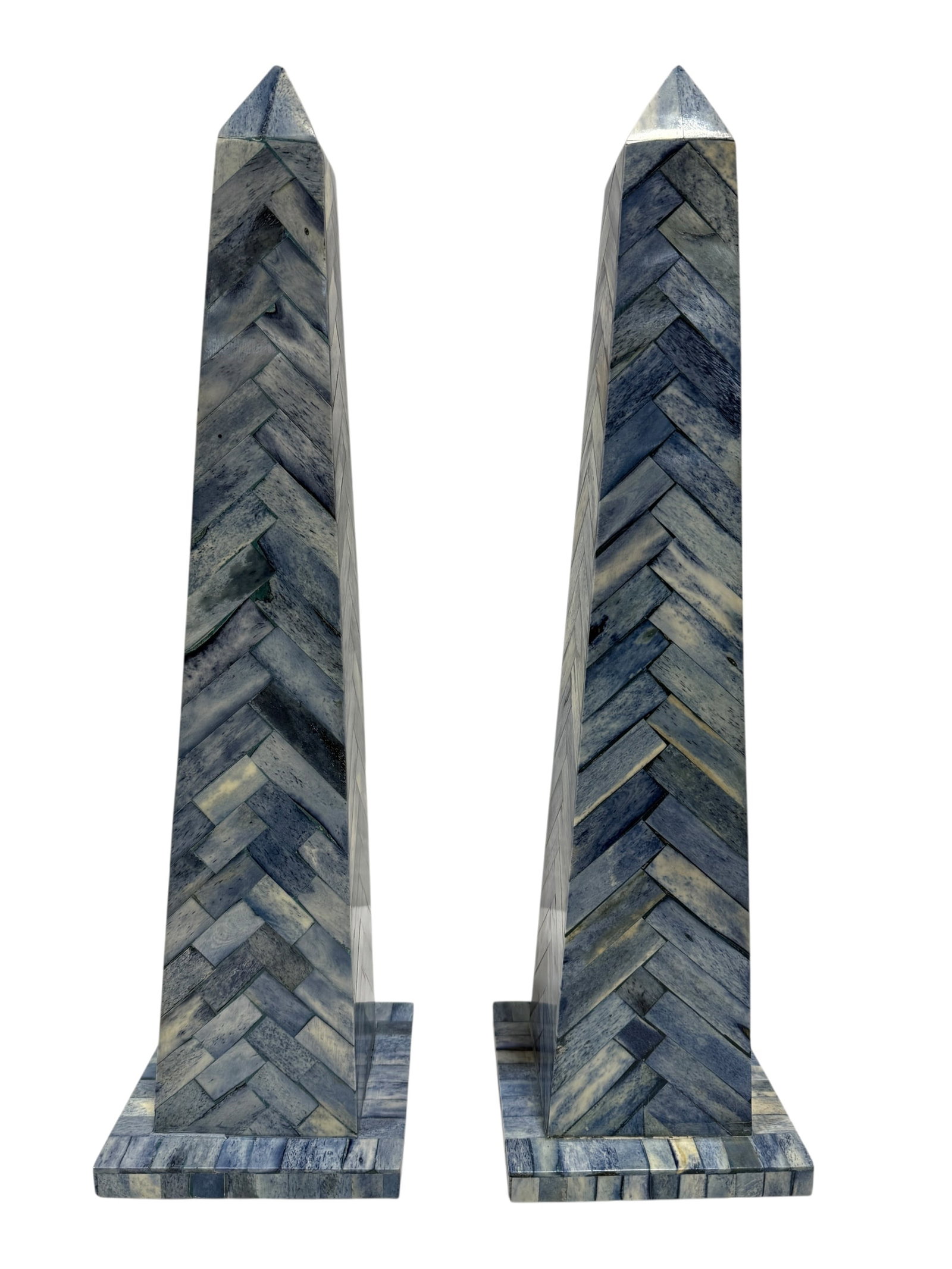 Pair of Cyan Herring Obelisk Sculptures: Pair of Cyan Herring Obelisk Sculptures. Measures 19.5" H x 5.5" W x 5.5" D. Is good condition.