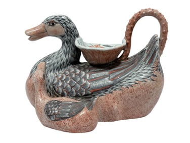 Quality Chinese Imari Style Porcelain Duck Teapot