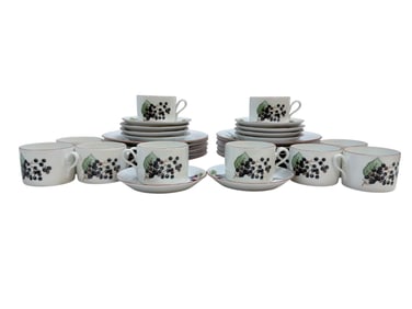 30Pc Set of Richard Ginori Plates, Teacups & Saucers