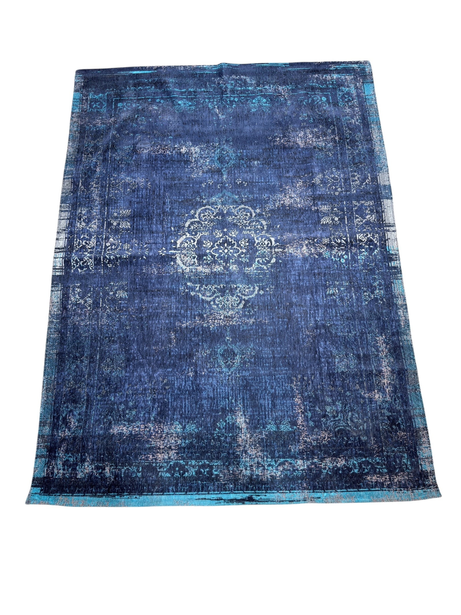 Louis de Poortere Belgium Fading World Medallion Rug: Louis de Poortere Belgium Fading World Medallion Rug. Blue Night Color. Measures 9' x 6' 7". In good condition.