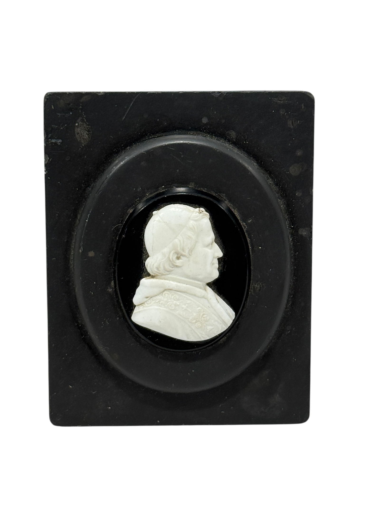 Grand Tour Pope Pius IX c1860, Marble Carved Paperweight: Grand Tour Pope Pius IX c1860, Marble Carved Paperweight. Measures 4" x 3.25". Has some scratches and small chips on edges.