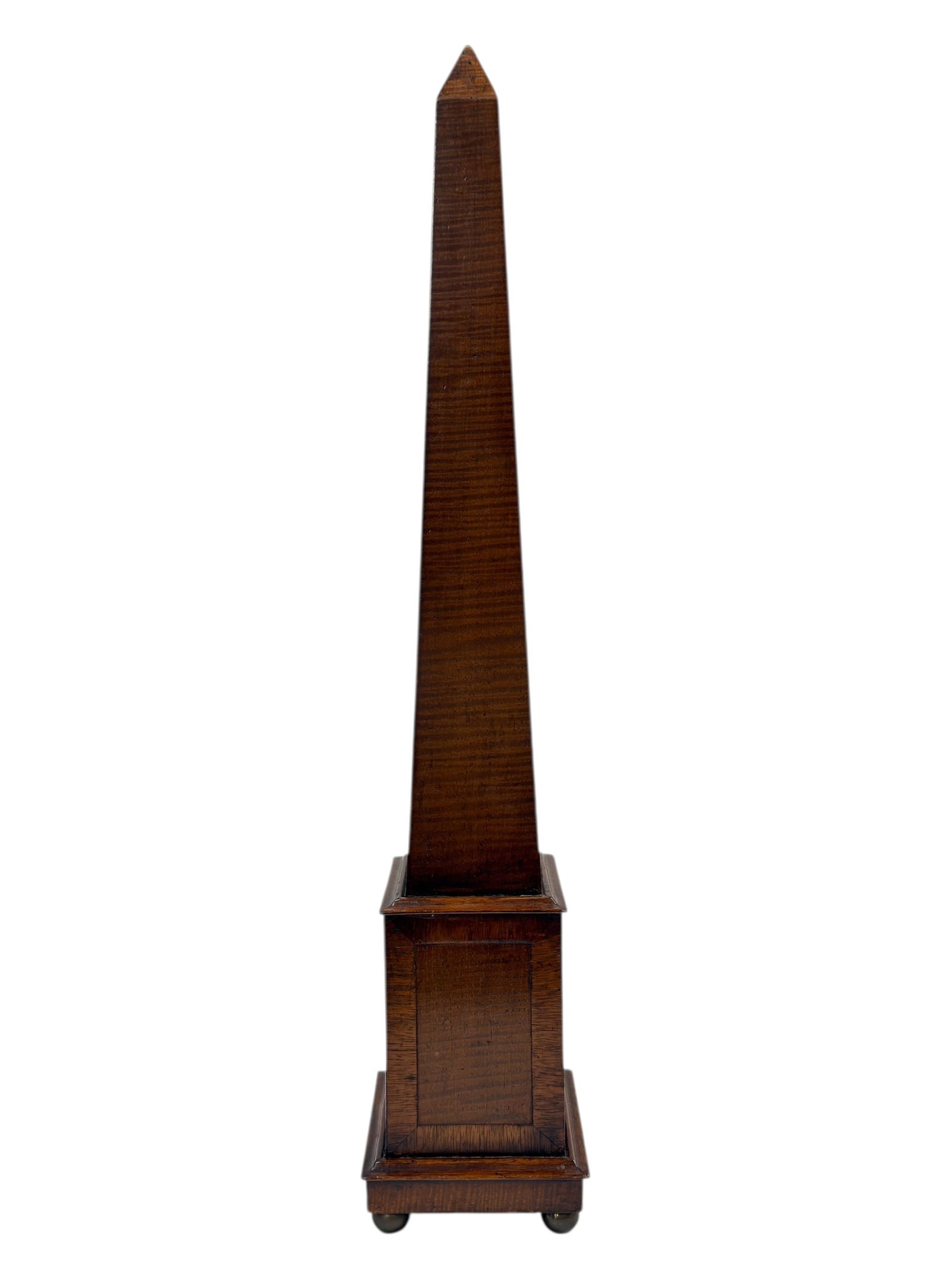 Fine Mid 20th Century English Tiger Maple Obelisk: A fine mid-20th century English tiger maple obelisk, beautifully crafted from richly figured maple with strong vertical flame patterning and a warm honey-toned finish. The slender, tapering form rises