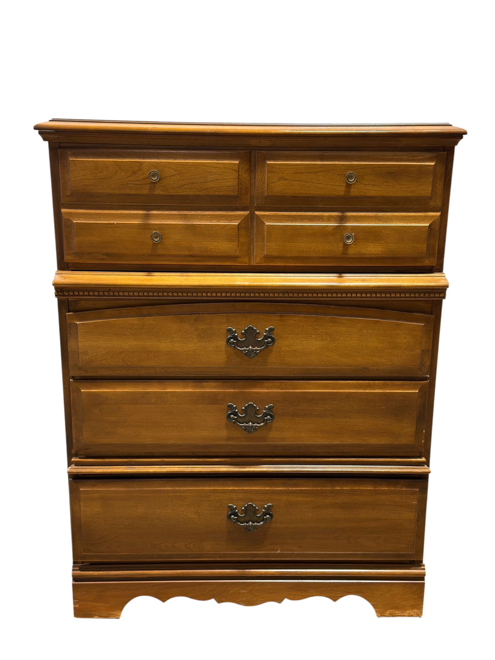 Traditional Style 4-Drawer Dresser (1 of 10)