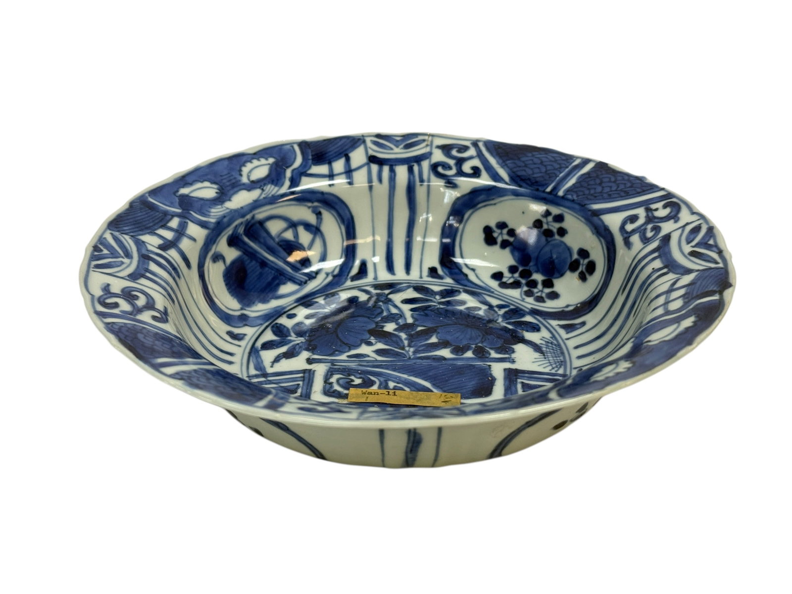 17th Century Chinese Ming Dynasty Wanli Kraak Porcelain Bowl (1 of 8)