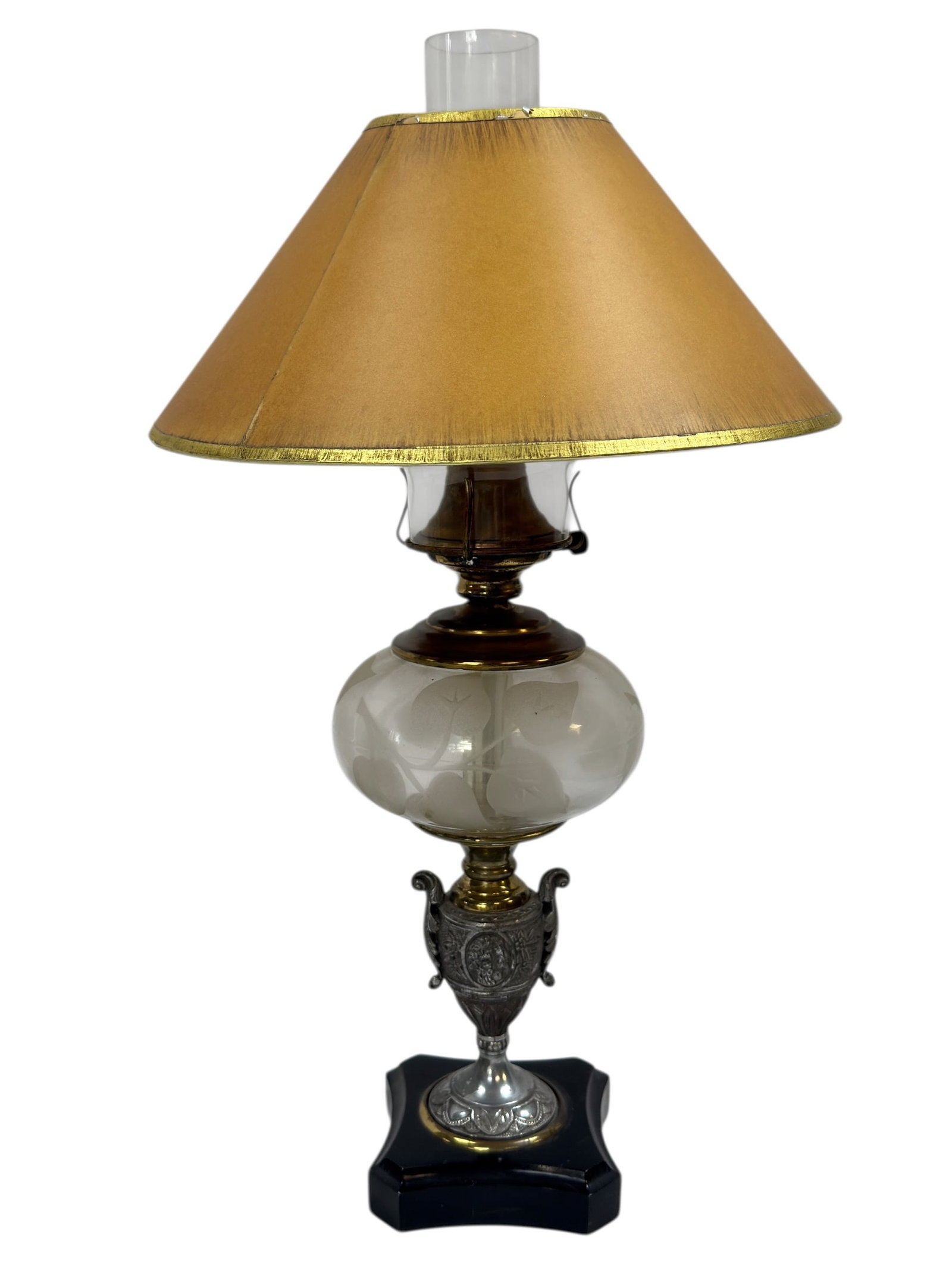 Converted Victorian Style Oil Lamp Table Lamp with Etched Glass Font: A late 19th to early 20th century Victorian style converted oil lamp, now electrified for modern use, featuring a clear glass font decorated with delicate etched foliate decoration, surmounted by a br