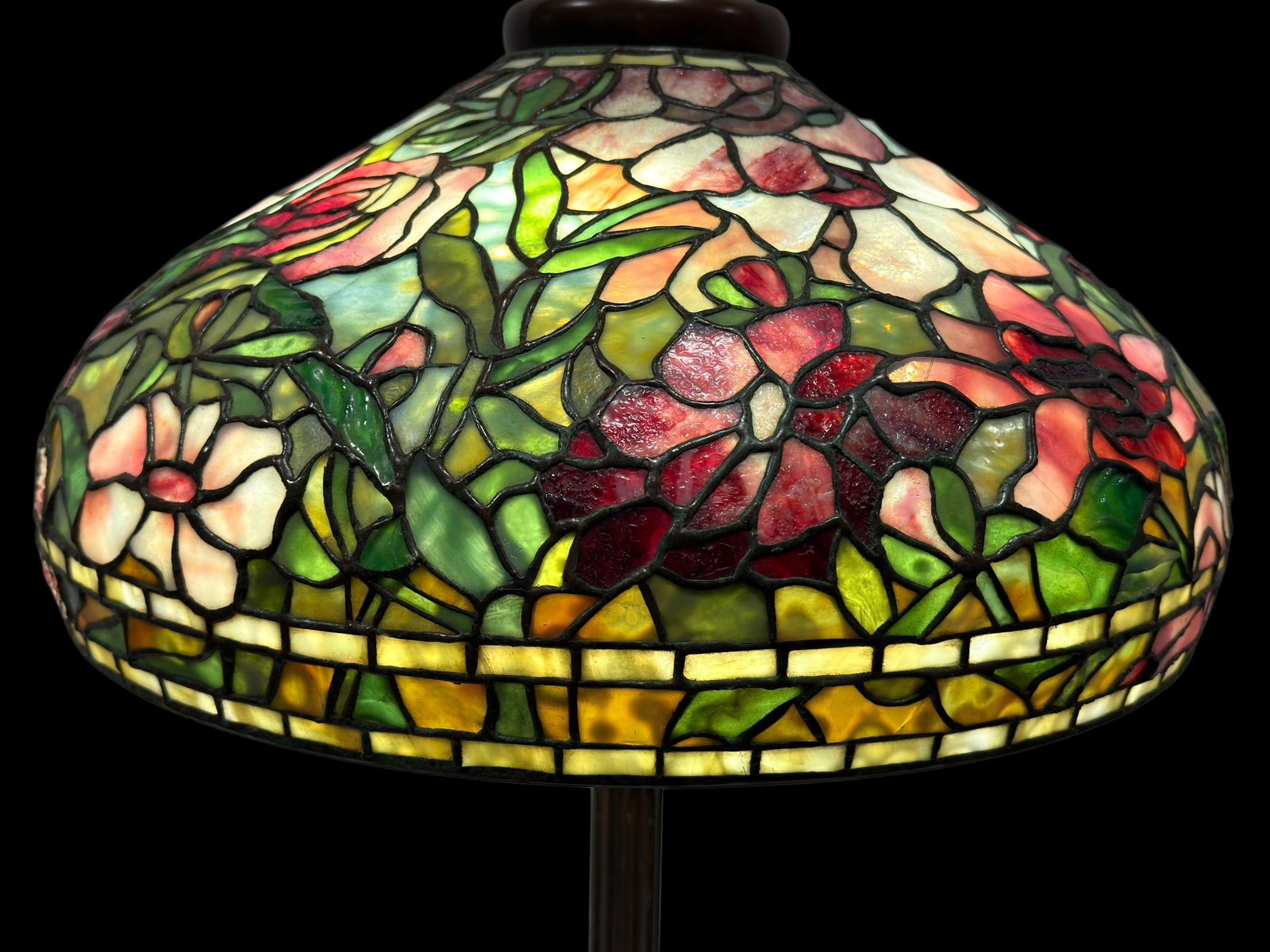 Tiffany Studios New York "Peony" Leaded Glass Table Lamp - 7