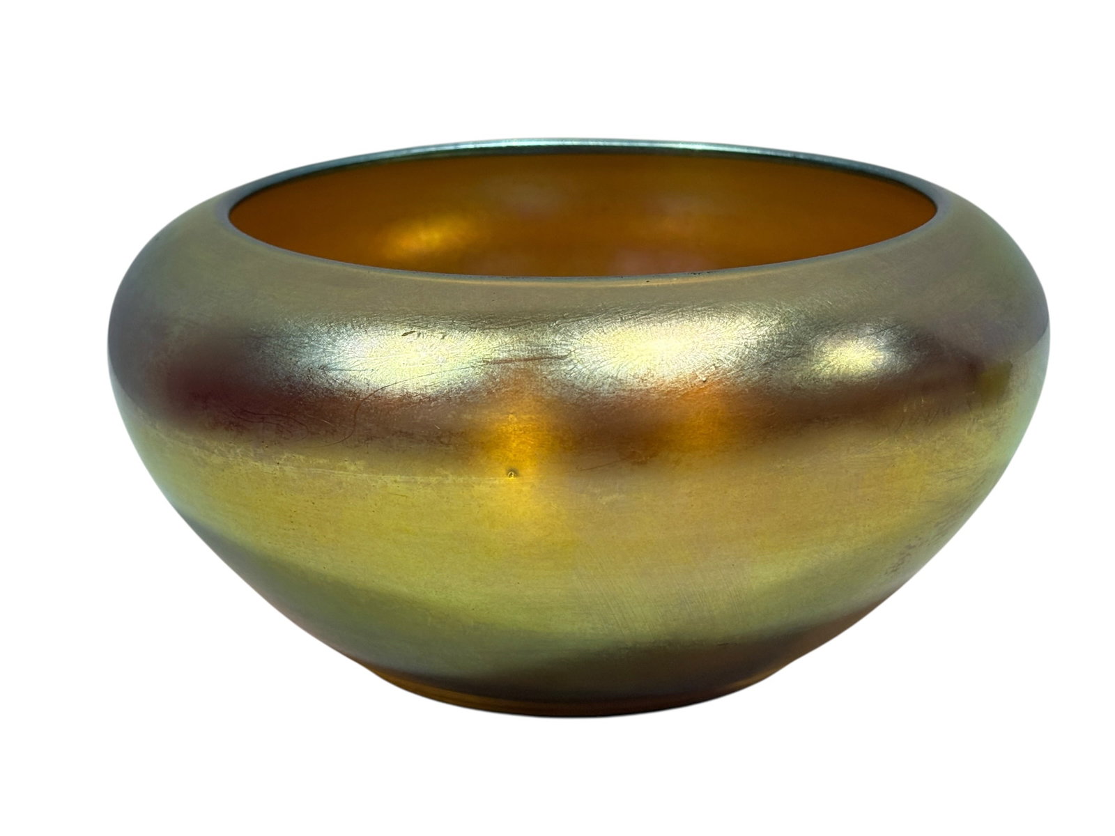 Signed Steuben Gold Aurene Glass Squat Bulbous Bowl: This is a beautiful, authentic Steuben art glass bowl designed by Frederick Carder for Steuben Glass Works of Corning, New York, dating to the early 20th century (circa 1910–1920). The piece feature