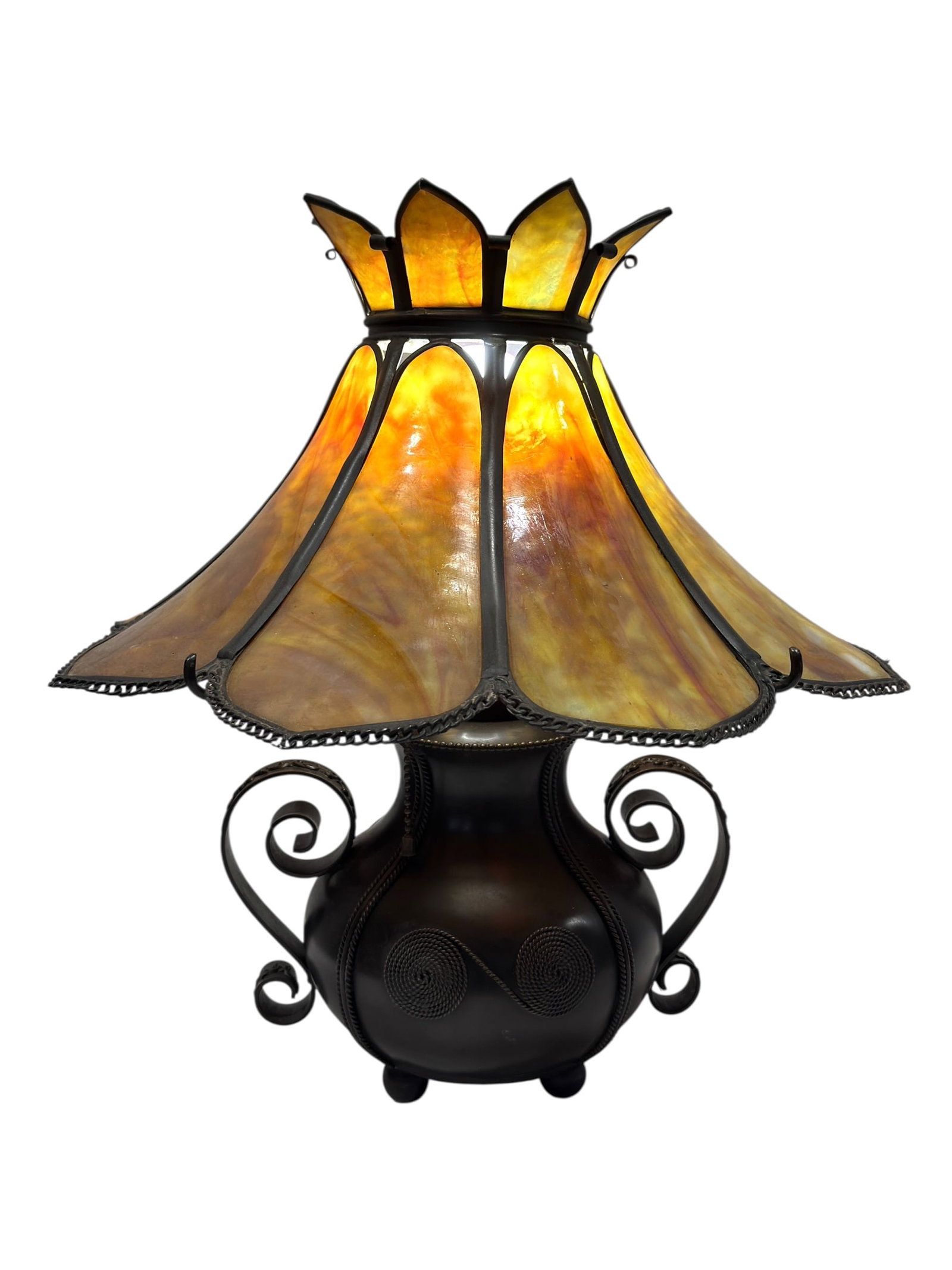 Arts & Crafts Bradley & Hubbard Slag Glass and Patinated Metal Table Lamp: This is a beautiful and highly stylized Arts & Crafts period table lamp manufactured by the renowned American makers Bradley & Hubbard of Meriden, Connecticut, circa 1915. The lamp features an umbrell