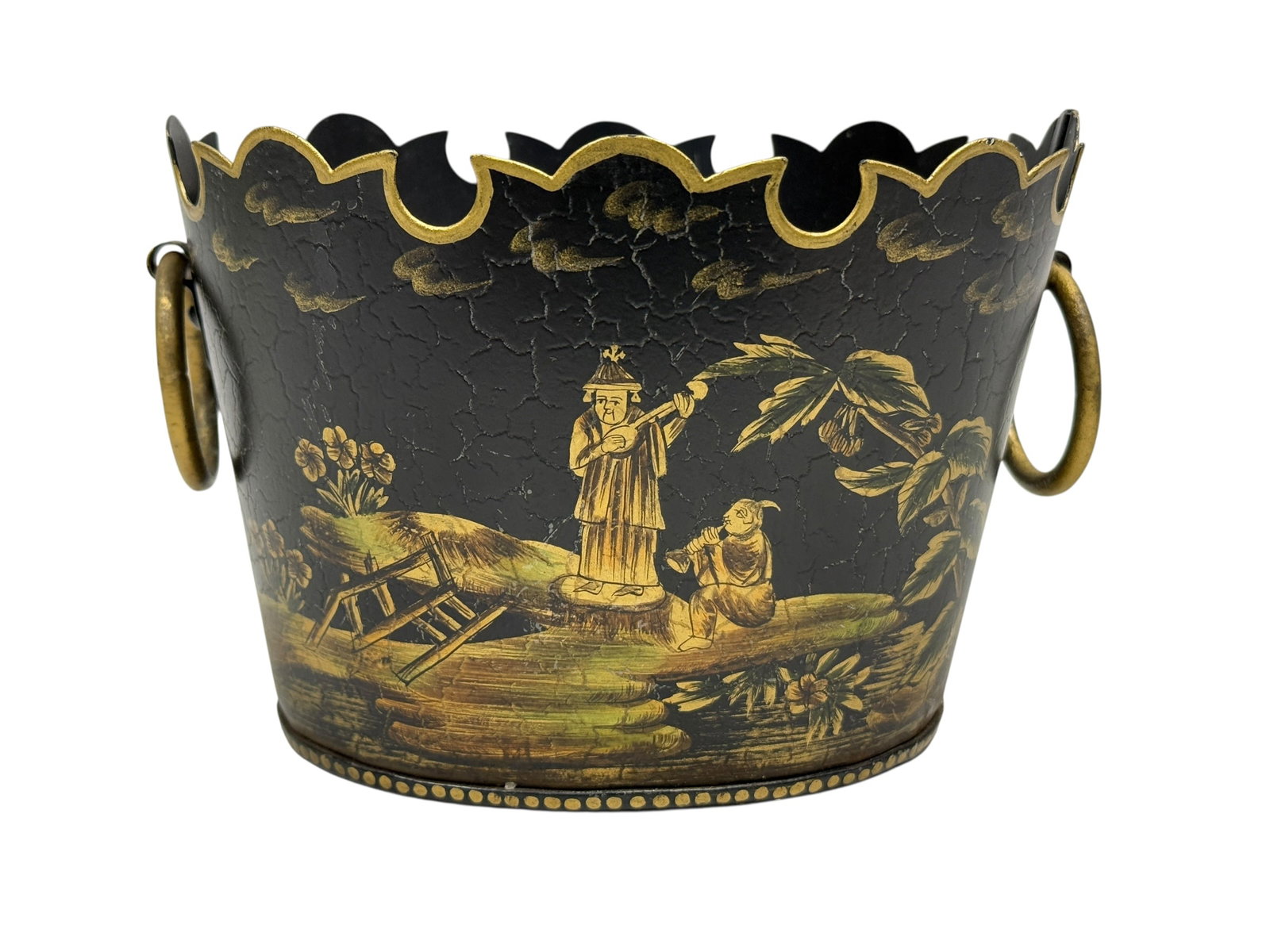 19th Century Chinoiserie Black Lacquer Tole Cachepot: Decorative 19th-century-style chinoiserie jardinière or cachepot of shaped cylindrical form, constructed in metal and finished in black lacquer with gilt and muted polychrome decoration. The body is 