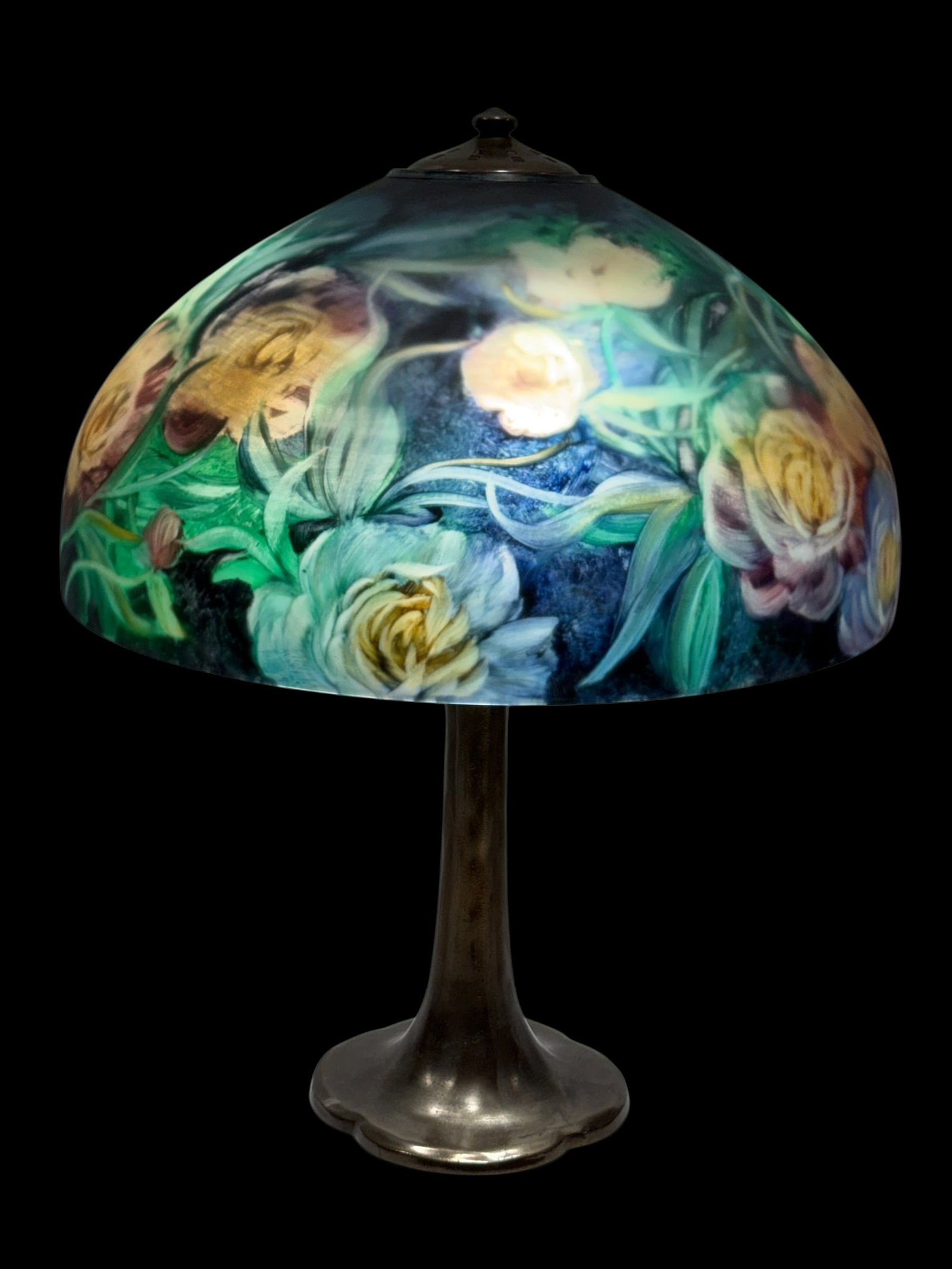 Ulla Darni Signed Reverse-Painted Floral Glass Shade on Handel-Style Three-Light Table Lamp Base: Striking late 20th-century table lamp featuring a large domed reverse-painted glass shade by Danish-American artist Ulla Darni, celebrated for her richly layered floral lighting designs. The expansive