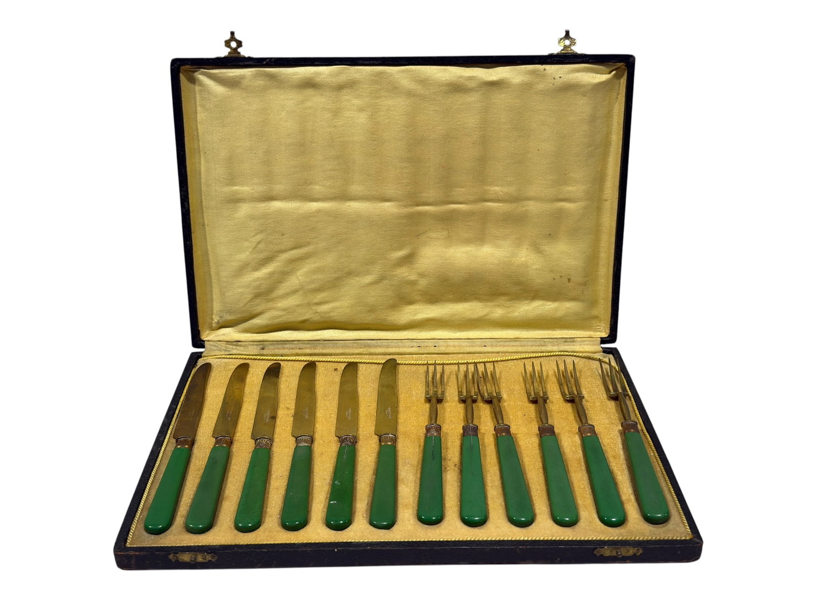 Burley & Co. France Art Deco Green-Handled Dessert Flatware Set in Fitted Case: French cased dessert flatware set by Burley & Co., France, comprising twelve pieces with six knives and six three-tine forks, each fitted with smooth tapered green handles and decorative silver-tone f