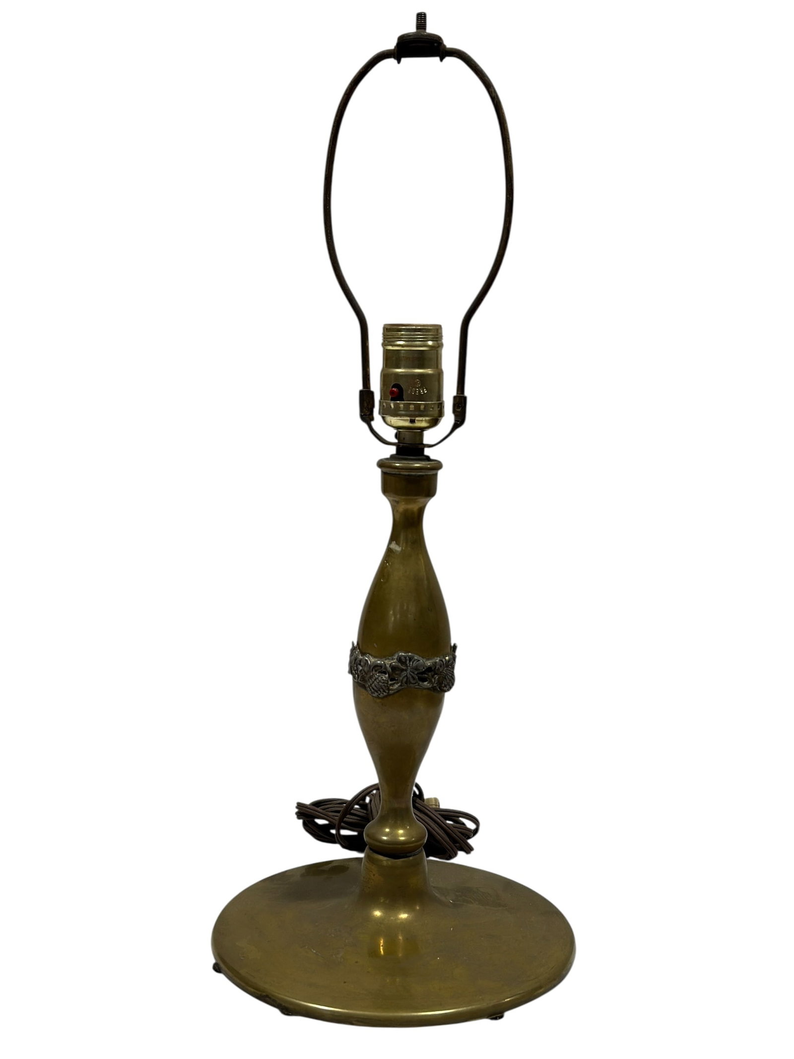 Vintage Brass Neoclassical Table Lamp w/ Raised Grapevine Band: Vintage brass table lamp, mid-to-late 20th century, designed with a broad circular weighted base supporting a tall, elegantly tapered urn-form standard in a warm antiqued brass finish. The central bod