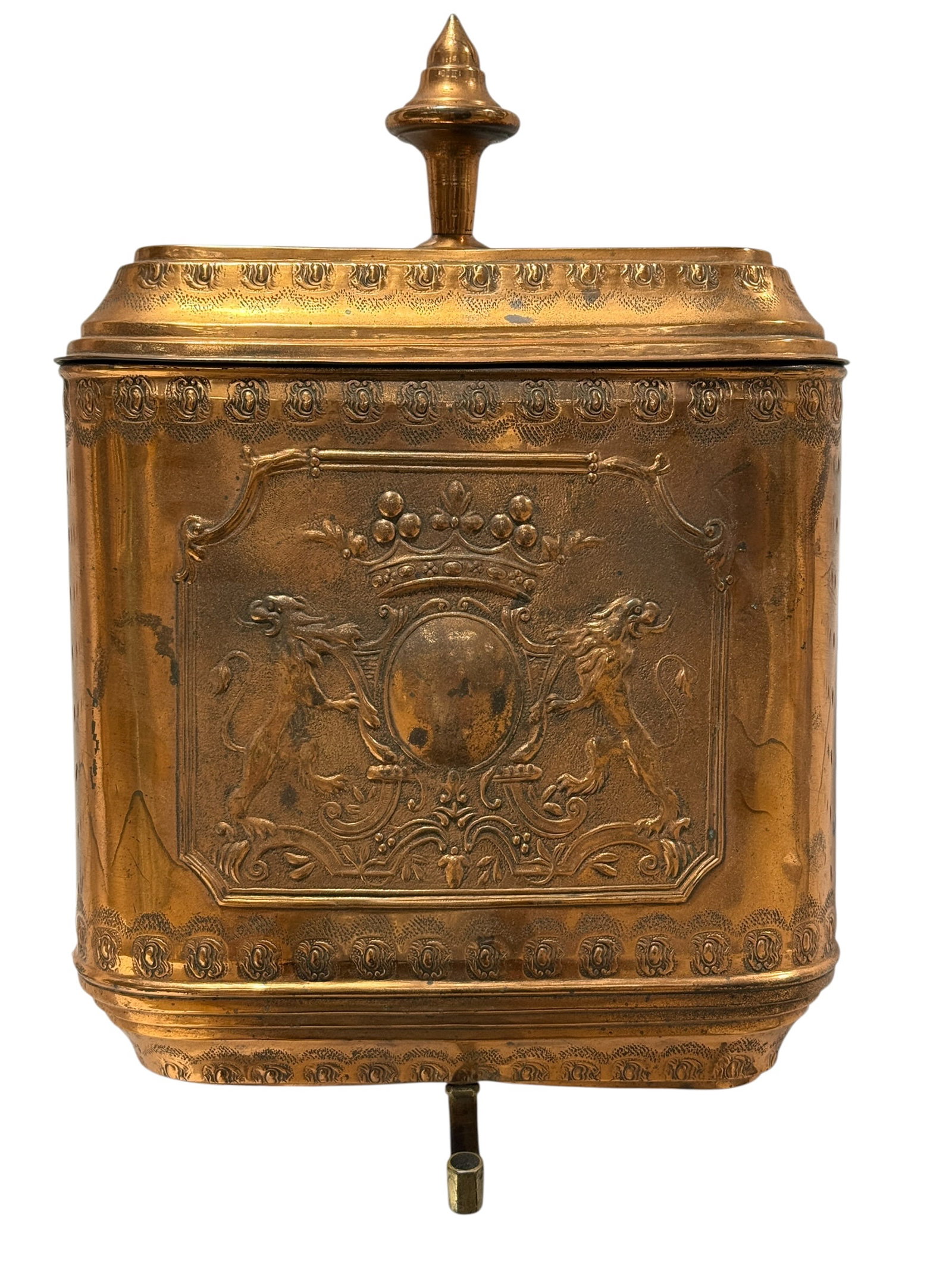 Late 19th C. Embossed Brass Wall-Mounted Water Reservoir: Decorative late 19th century brass wall-mounted water reservoir or lavabo cistern, fashioned with a gently bowed rectangular body, fitted lid with turned finial, and a small dispensing spigot mounted 