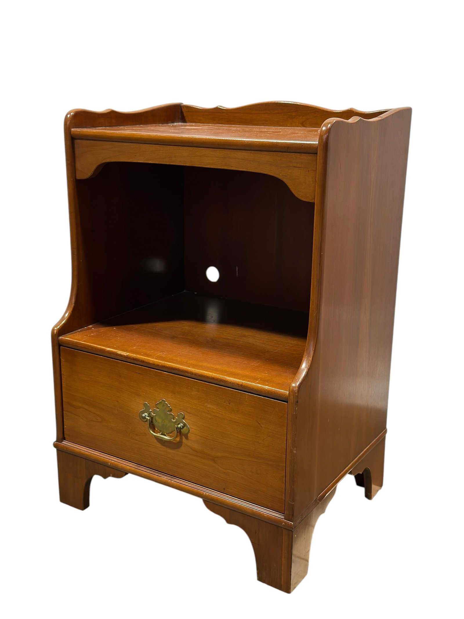 Kindel Furniture Nightstand w/ Drawer (1 of 10)