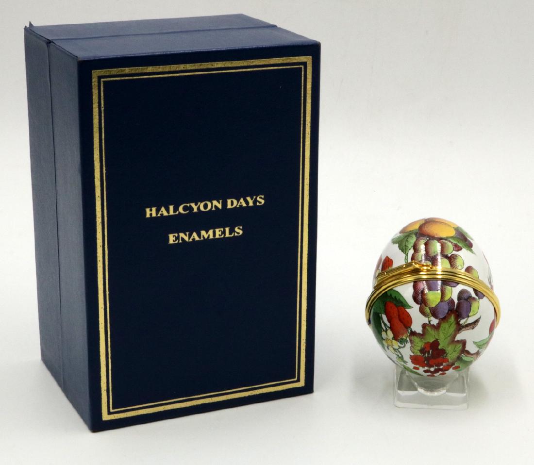 Halcyon Days Enamels Porcelain Pill Box (1 of 3)