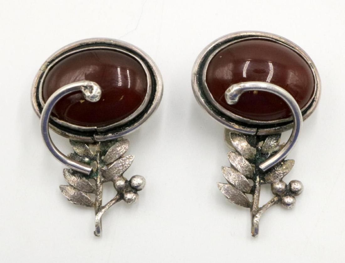Sterling & Carnelian Earrings: Sterling Silver & Carnelian Earrings. Weight - 14.8 grams.