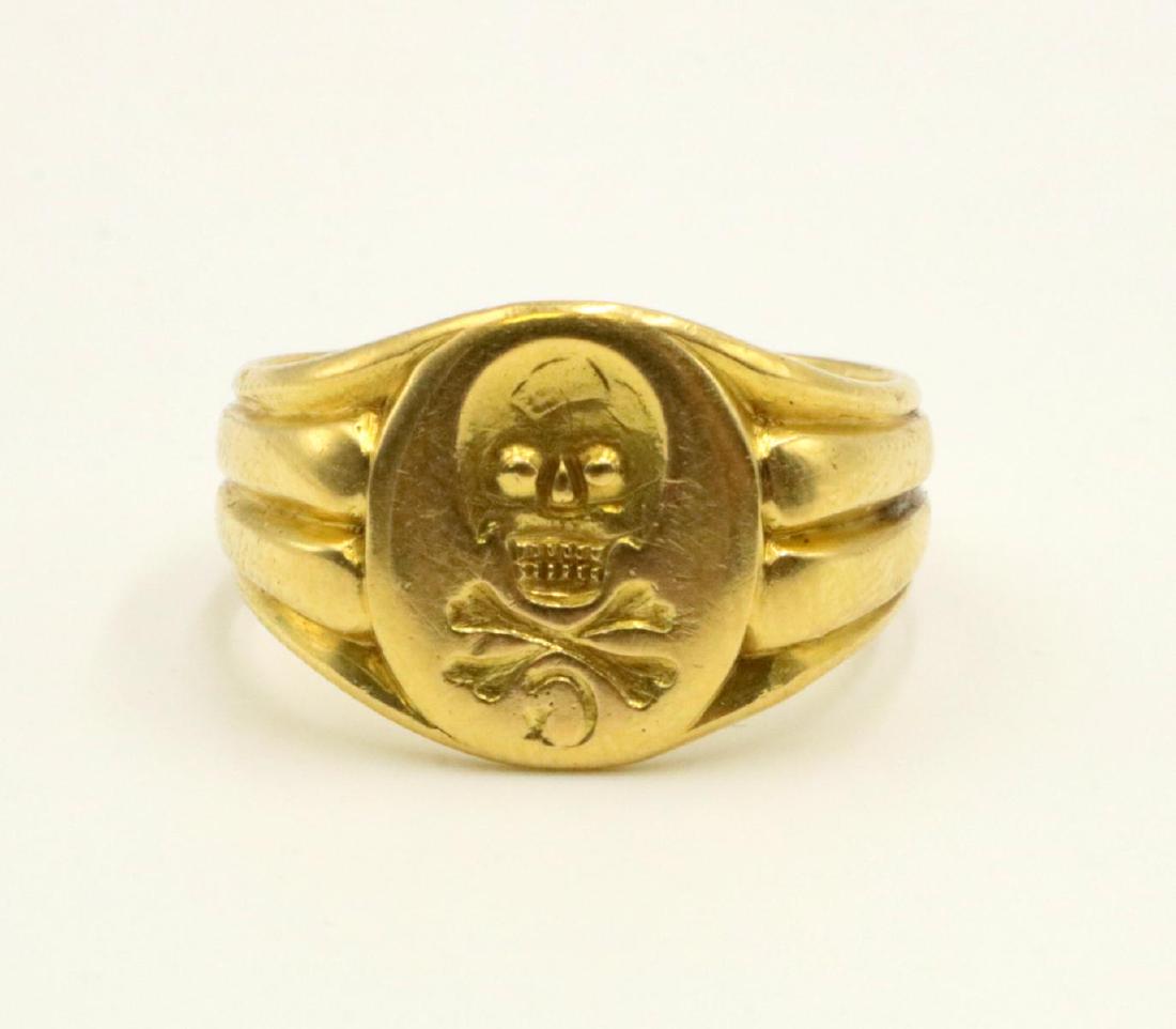 18Kt Skull Ring (1 of 3)