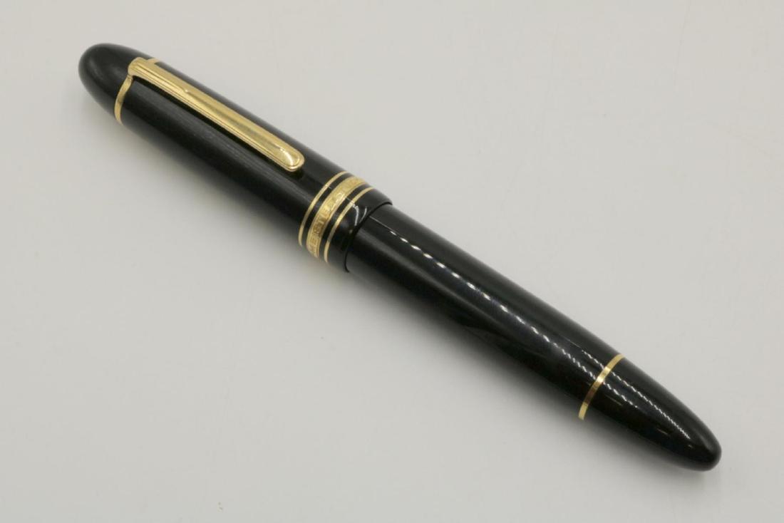 Mont Blanc 14Kt Nib Fountain Pen: Mont Blanc (Montblanc) 14Kt Nib Fountain Pen. Marked "M". Measures - 6" long.