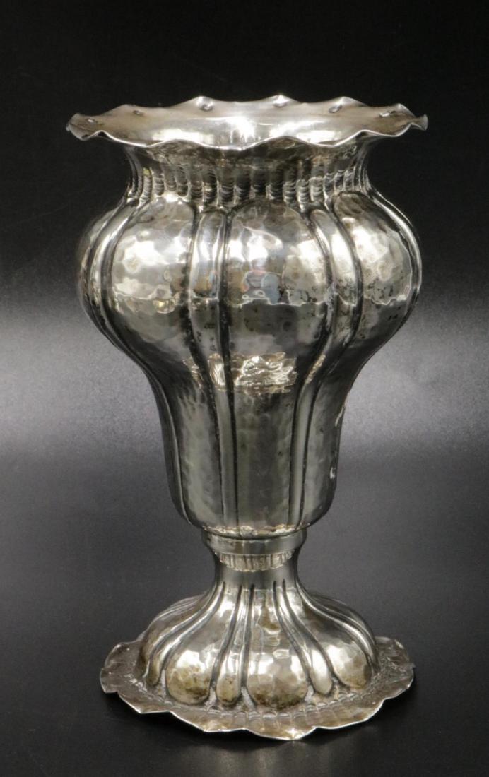 Beautiful 800 Silver Vase: Beautiful 800 Silver Vase. Measures - 5 1/4" high x 3 1/4" diameter. Weight - 103.7 grams.