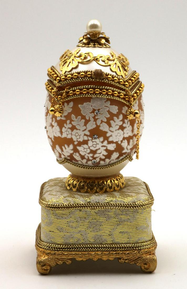 Kingspoint Faberge Style Egg Music Box: Kingspoint Faberge Style Egg Music Box. Tune - Besame Mucho. Measures - 5" high.