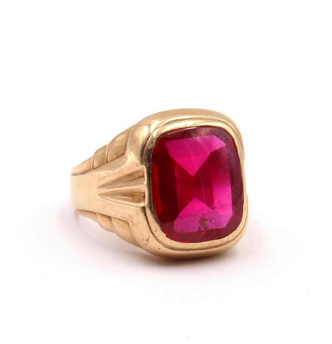 10Kt Yellow Gold & Semi-Precious Stone Ring: 10Kt Yellow Gold & Semi-Precious Stone Ring. Weight - 6.6 dwt. Size - 8.5.