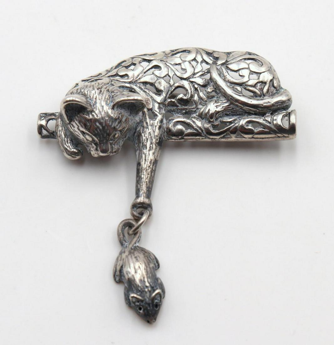 Vintage Sterling Silver Cat Brooch: Vintage Sterling Silver Cat Brooch. Measures approx. - 1 5/8" long. Weight - 10.2 grams.