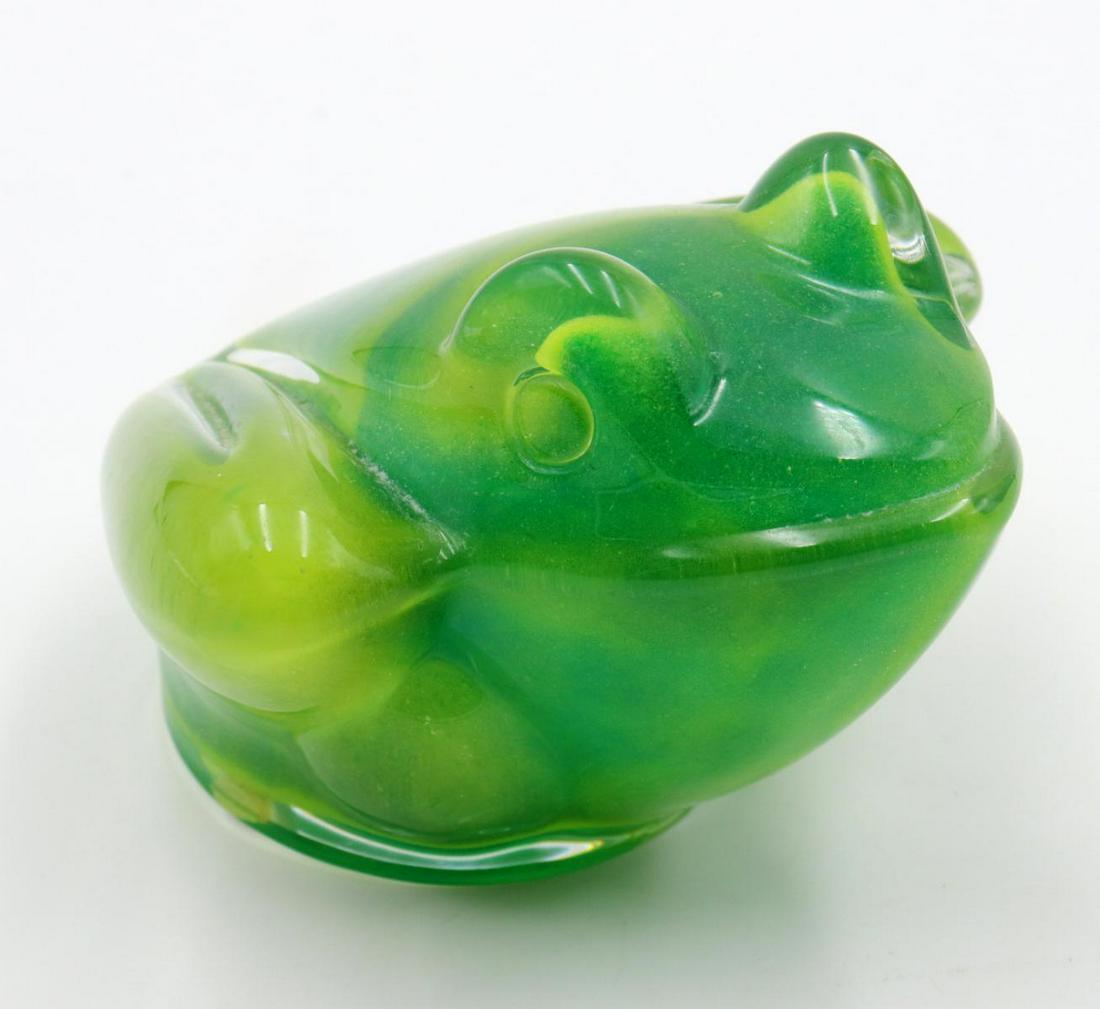 Daum France Glass Frog: Daum France Glass Frog. Please note, there is some damage on base. Measures approx. - 3 1/4" high x 4 1/2" wide.