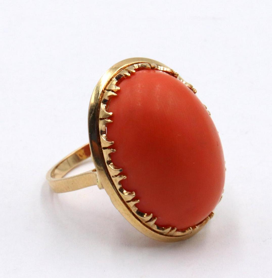 18Kt Yellow Gold & Coral Ring (1 of 2)