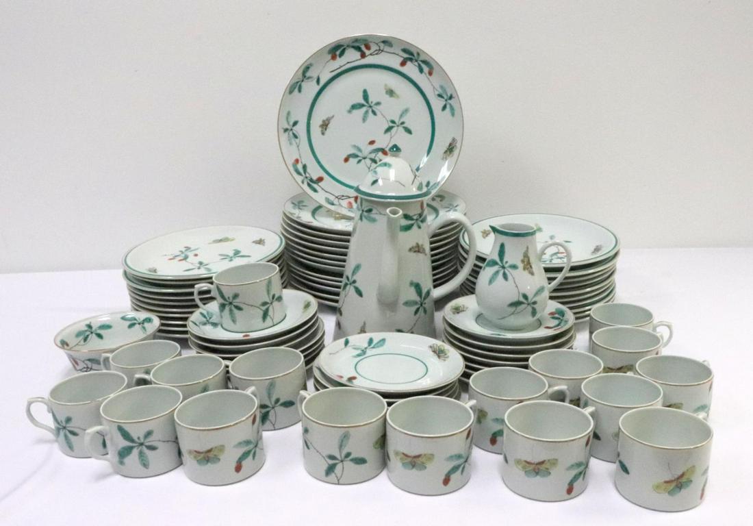 71 Pc. Mottahedeh "K'ang Hsi Period" China Set: 71 Pc. Mottahedeh "K'ang Hsi Period" China Set. 12 dinner plates, 20 salad plates, 17 cups, 19 saucers, 1 coffee pot, 1 creamer and 1 waste bowl.