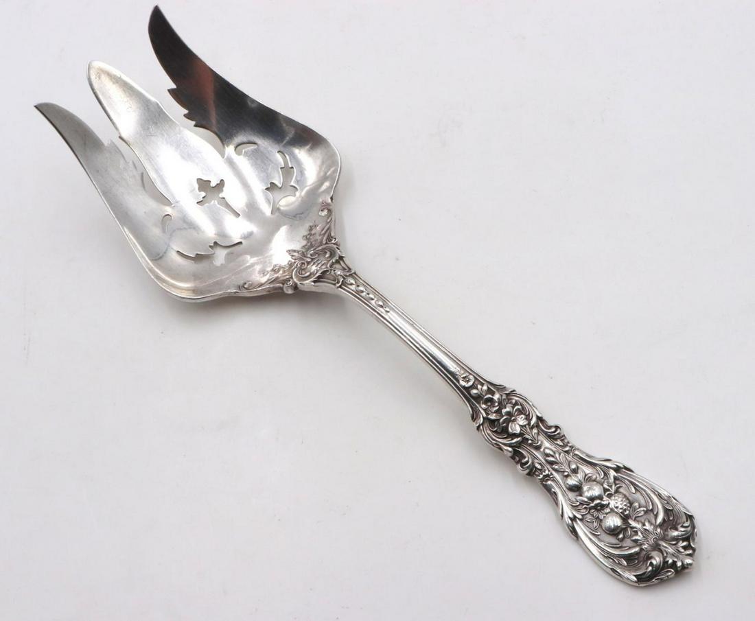 Reed & Barton "Francis 1st" Sterling Serving Fork: Reed & Barton "Francis 1st" Sterling Silver Serving Fork. Measures approx. - 9 1/2" long. Weight - 4.69 troy oz.