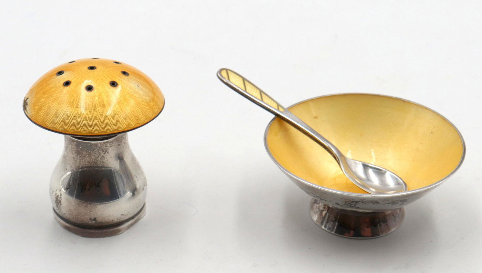 Ela Denmark Enamel & Sterling Salt Cellar & Shaker: Ela Denmark Enamel & Sterling Silver Salt Cellar & Shaker. Shaker - 1 3/4" high, cellar - 2" diameter. Weight - 1.58 troy oz.
