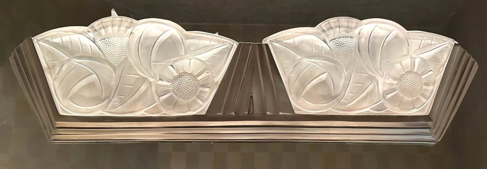 Degue Art Deco Glass Wall Sconce (1 of 3)