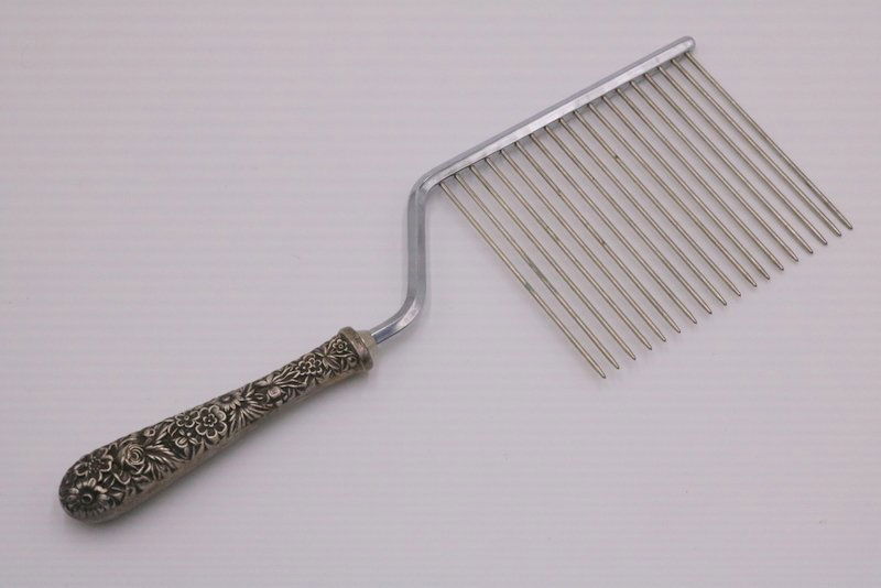 Kirk & Sons Sterling Cake Breaker (1 of 3)