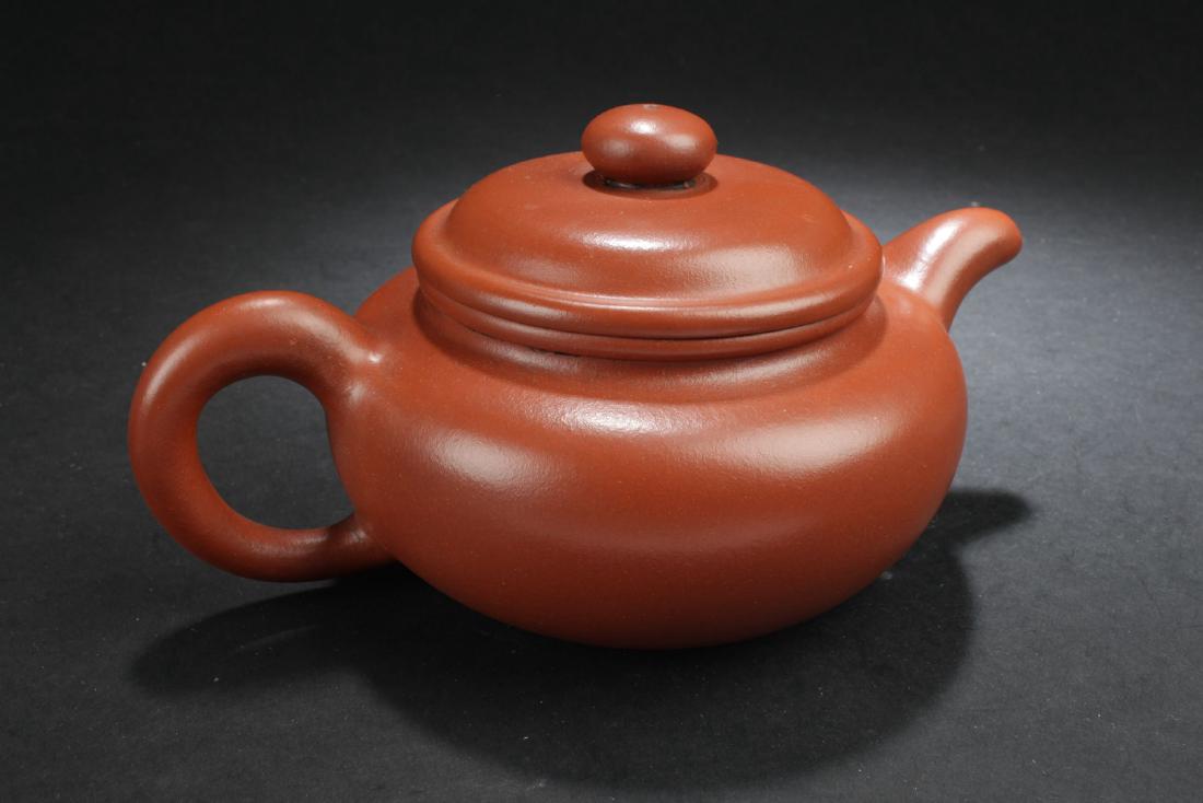 A Classic-shape Circular Chinese Estate Tea Pot (1 of 9)