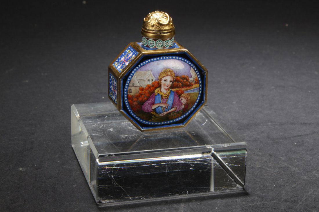 Chinese Enamel Snuff Bottle (1 of 5)