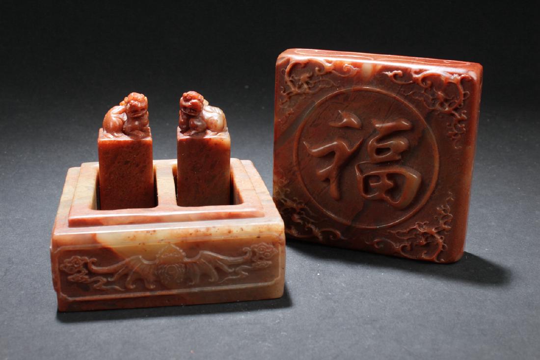 A Lidded Chinese Soapstone Duo-beast Uncurved Stamps: A Lidded Chinese Soapstone Duo-beast Uncurved Stamps. Dimension: 2.5 x 2.5 x 1.75 (inch).