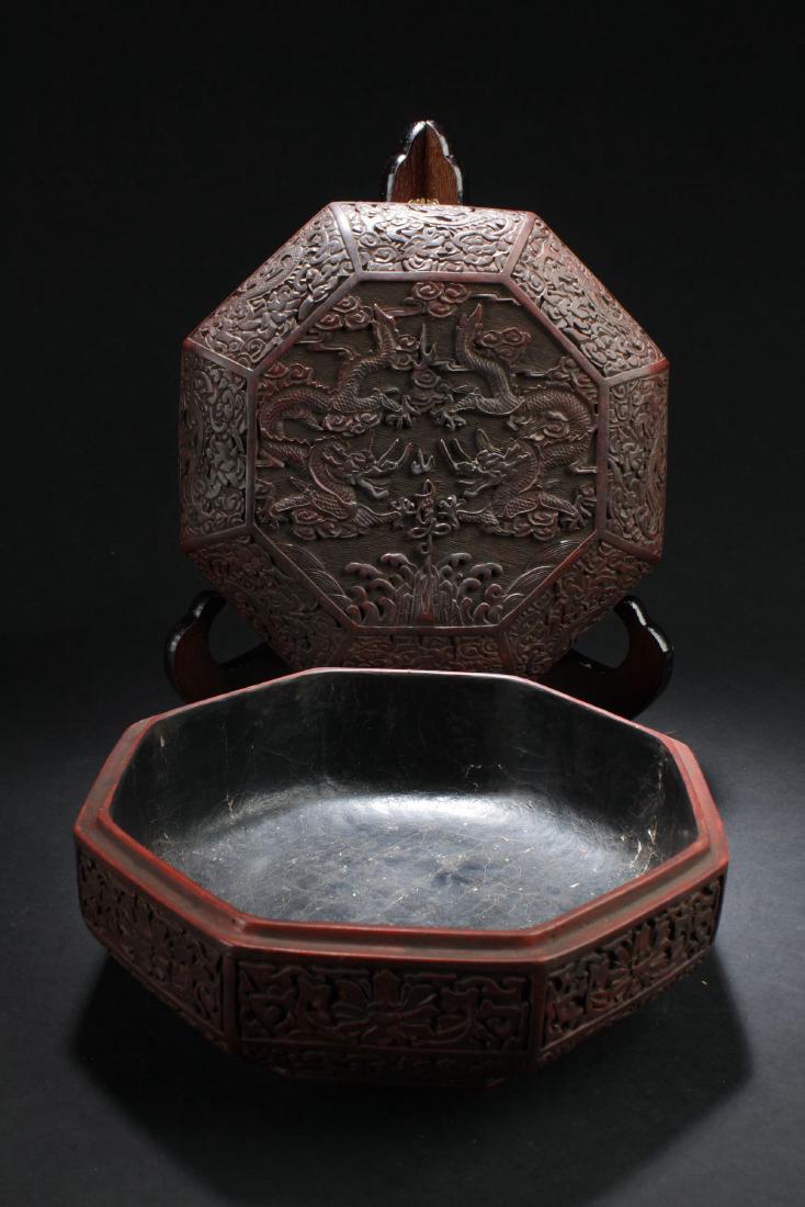 An Octa-shape Chinese Dragon-decorating Lacquer Box (1 of 6)