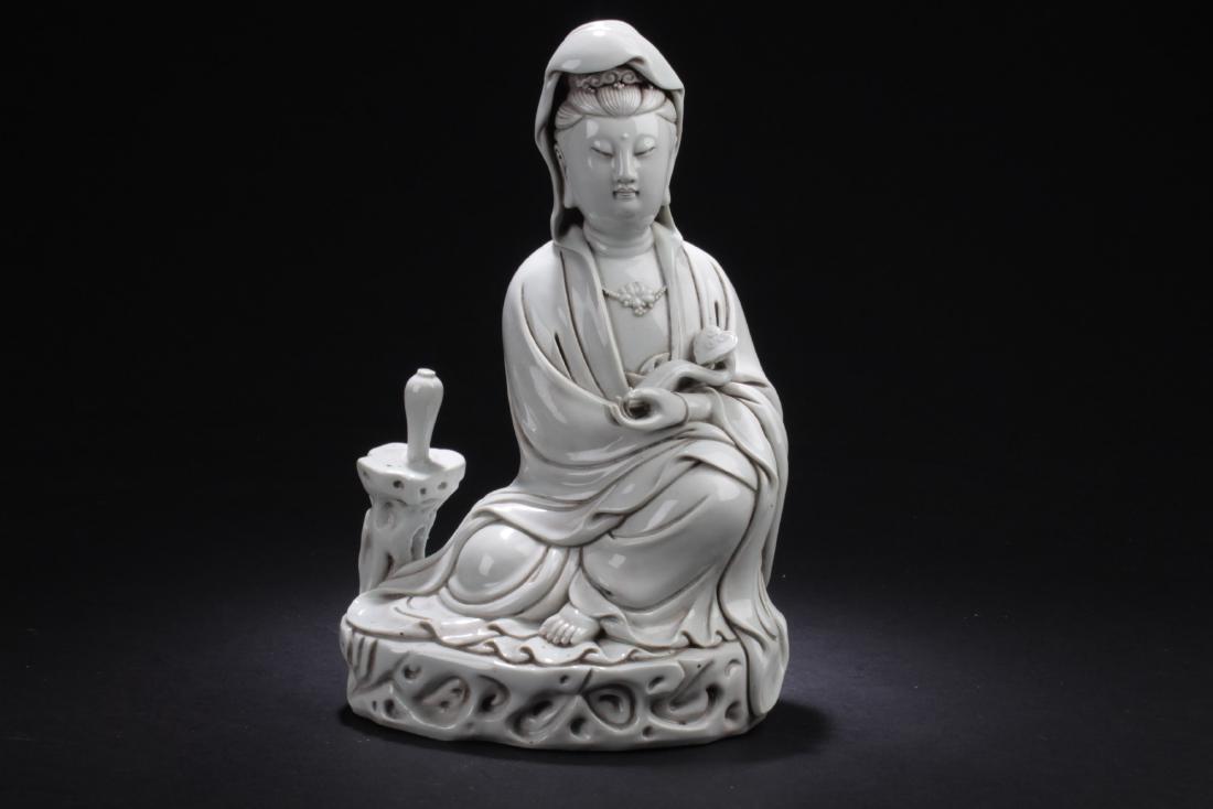 An Estate Chinese White Guanyin Porcelain Statue (1 of 9)