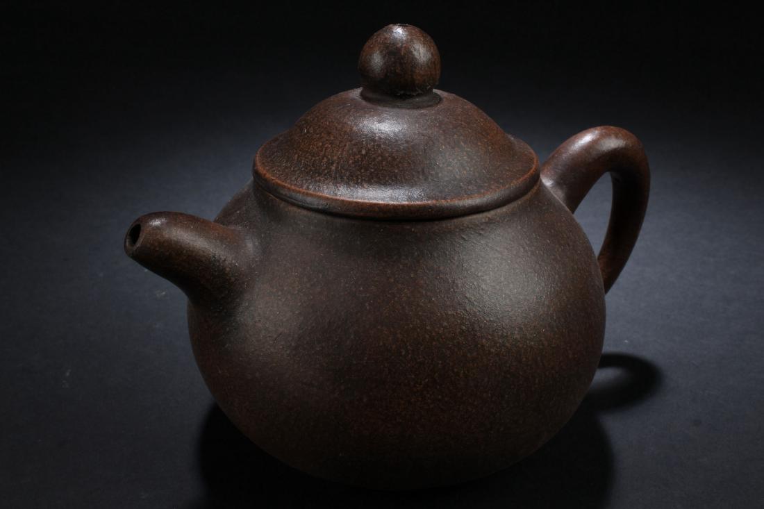 An Estate Chinese Tea Pot Display (1 of 5)