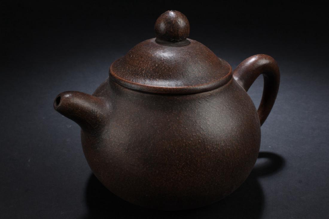 An Estate Chinese Tea Pot Display (1 of 5)