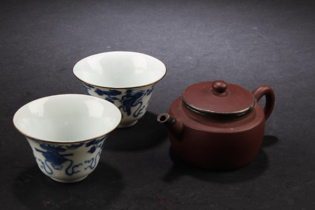 Chinese Yixing Tea Pot with two porcelain cups (1 of 7)